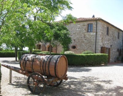 Charming Chianti hilltop house, exceptional views, large swimming pool