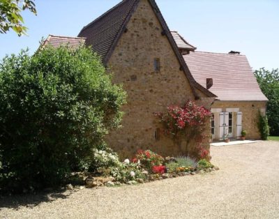 17 century farmhouse on top of a hill with beautiful views and Heated Pool