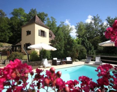 House rental w/pool, Jacuzzi, sauna in the Périgord Noir, 5 km away from Sarlat