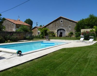 Quiet cottage with garden, swimming pool, view of surrounding countryside, in green Périgord