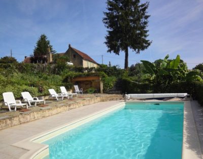 In the heart of black Périgord, old farmhouse with panoramic view