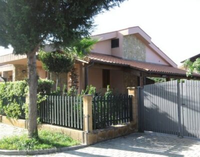 Villa luminosa con giardino e veranda a soli35metri dal mare